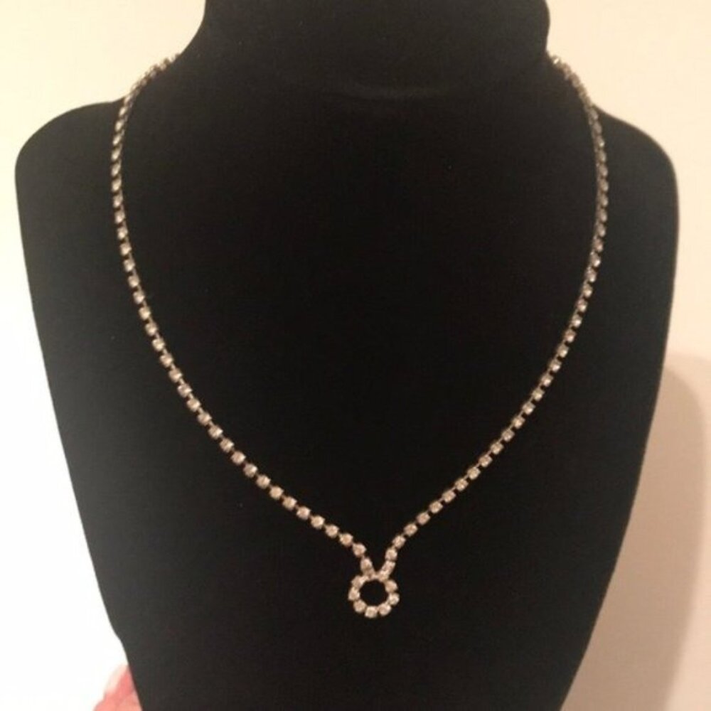 💎✨ Vintage Rhinestone Choker Necklace | Silver-Tone Circle Pendant